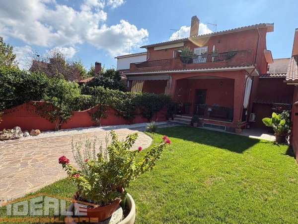 casa indipendente in vendita ad Ardea in zona Colle Romito