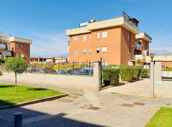 appartamento in vendita ad Ardea in zona Marina di Ardea