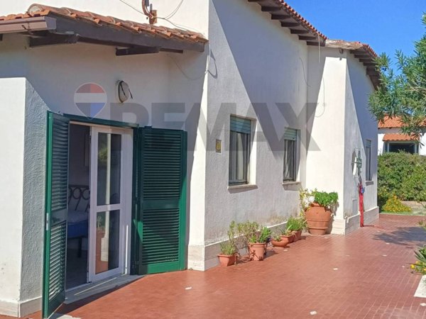 casa indipendente in vendita ad Ardea in zona Lido dei Pini