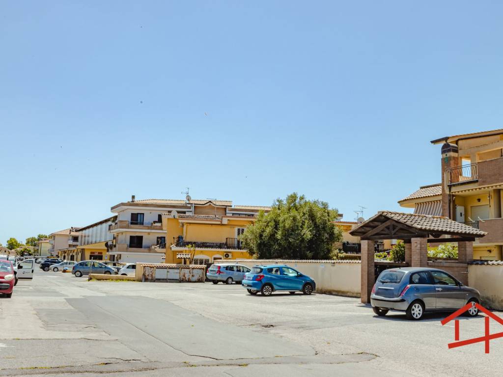 appartamento in vendita ad Ardea in zona Marina di Ardea