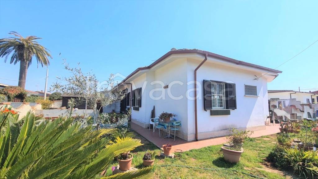 casa indipendente in vendita ad Ardea in zona Colle Romito