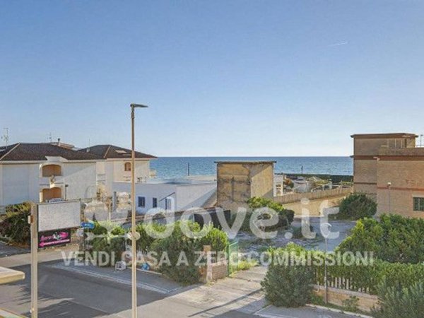 appartamento in vendita ad Ardea in zona Marina di Ardea