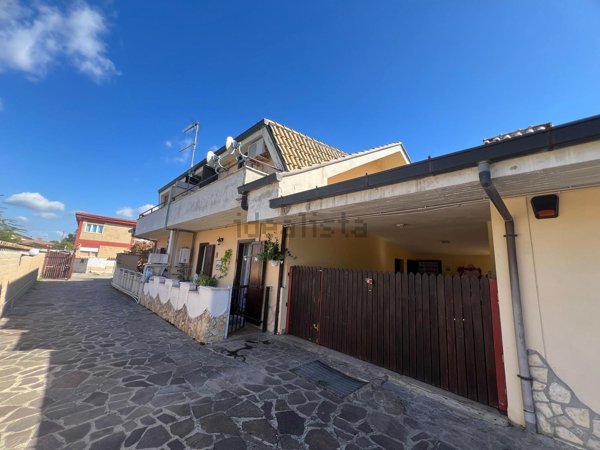 casa indipendente in vendita ad Ardea in zona Nuova Florida