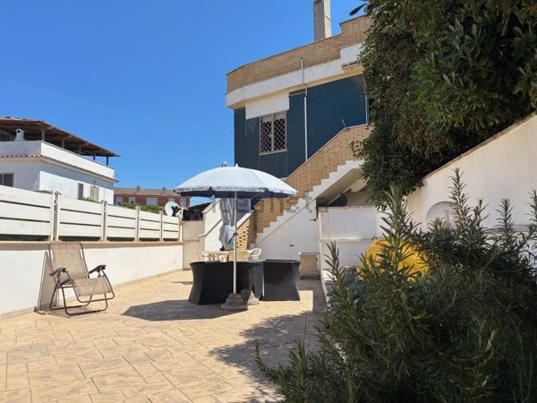 appartamento in vendita ad Ardea in zona Marina di Ardea