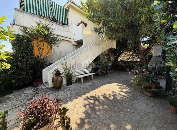 appartamento in vendita ad Ardea in zona Marina di Ardea