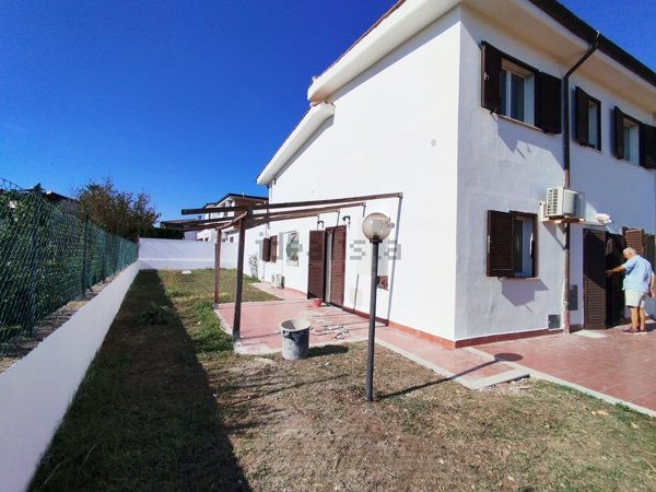 casa indipendente in vendita ad Ardea in zona Nuova Florida
