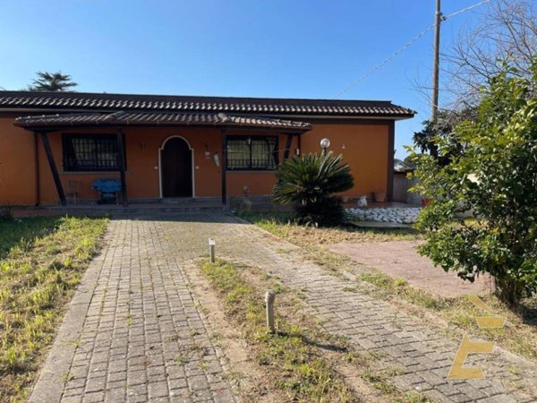 casa indipendente in vendita ad Ardea