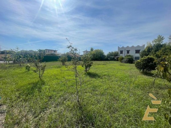 terreno in vendita ad Ardea in zona Marina di Ardea