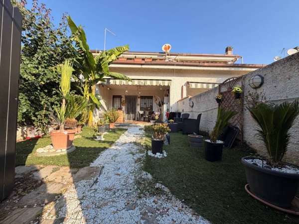 casa indipendente in vendita ad Ardea in zona Colle Romito
