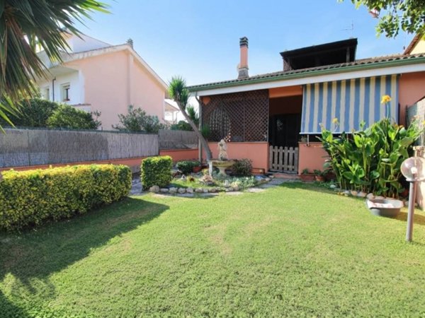casa indipendente in vendita ad Ardea in zona Nuova California