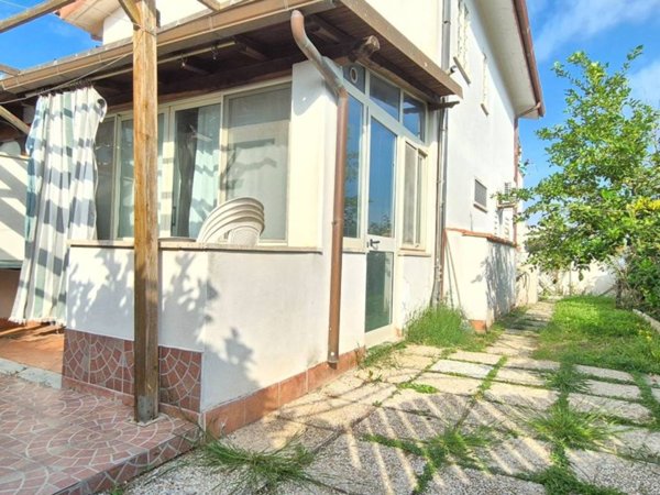 casa indipendente in vendita ad Ardea in zona Colle Romito