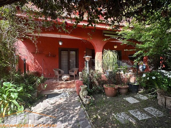 casa indipendente in vendita ad Ardea in zona Colle Romito