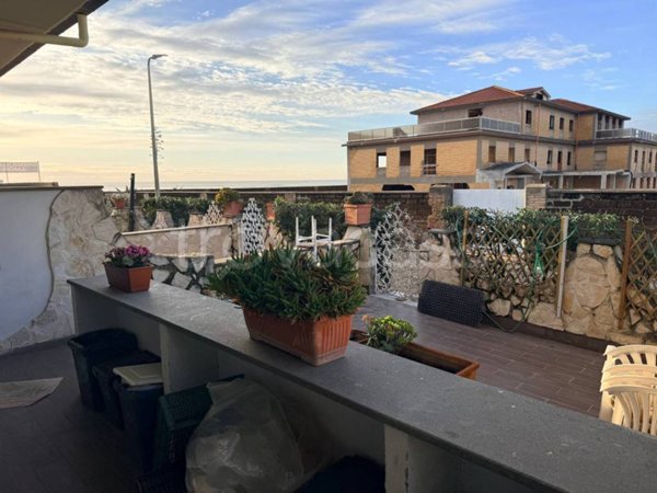 appartamento in vendita ad Ardea in zona Marina di Ardea