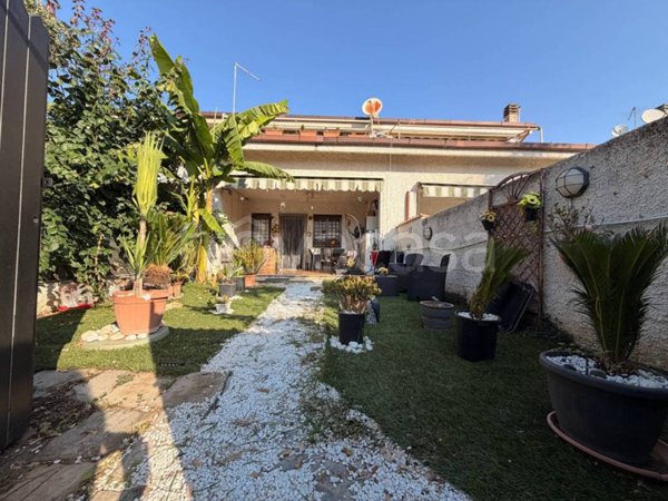 casa indipendente in vendita ad Ardea in zona Colle Romito