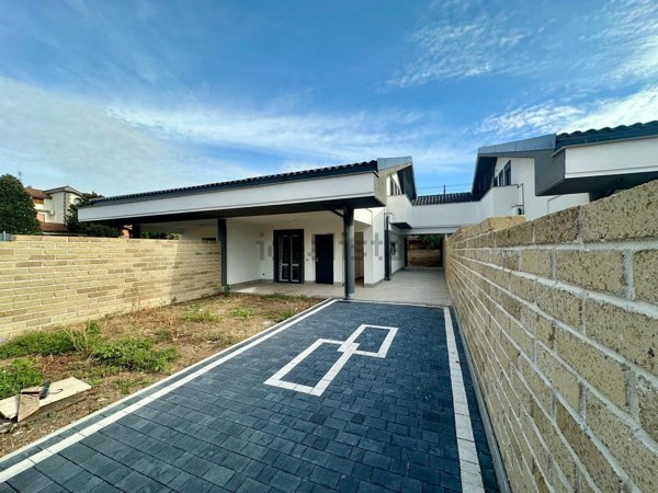 casa indipendente in vendita ad Ardea in zona Lido dei Pini