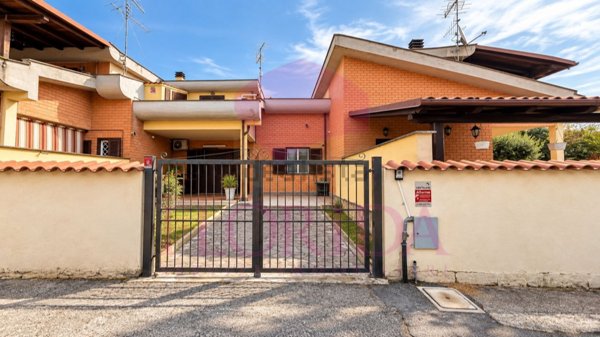 casa indipendente in vendita ad Ardea in zona Nuova Florida