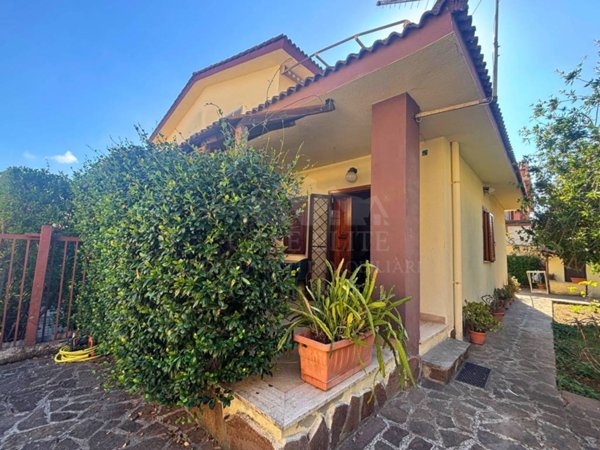 appartamento in vendita ad Ardea in zona Marina di Ardea