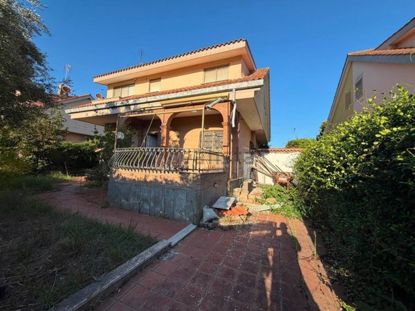 casa indipendente in vendita ad Ardea in zona Colle Romito