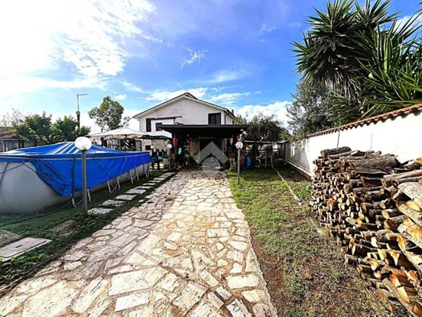 casa indipendente in vendita ad Ardea in zona Banditella