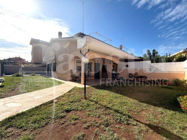 casa indipendente in vendita ad Ardea in zona Nuova California