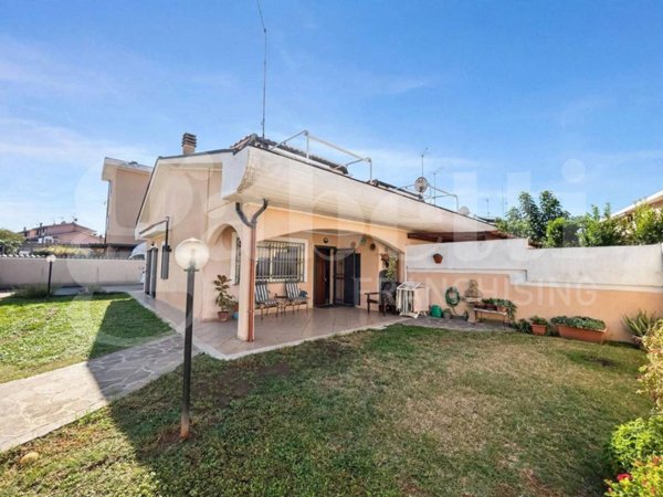 casa indipendente in vendita ad Ardea in zona Nuova California