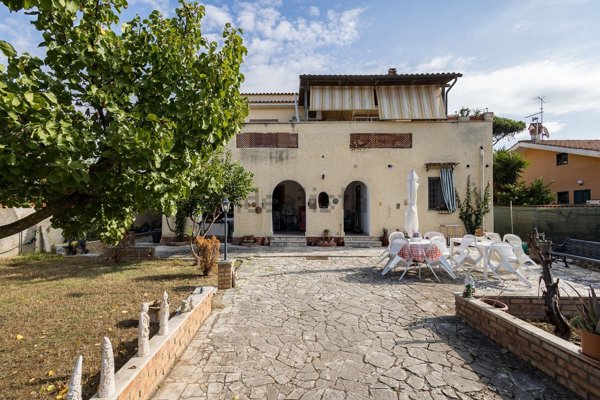 appartamento in vendita ad Ardea in zona Marina di Ardea