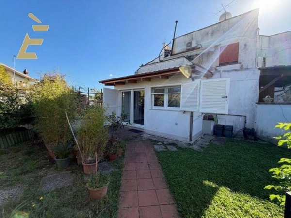 appartamento in vendita ad Ardea in zona Nuova California