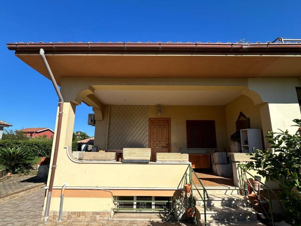 casa indipendente in vendita ad Ardea in zona Nuova Florida