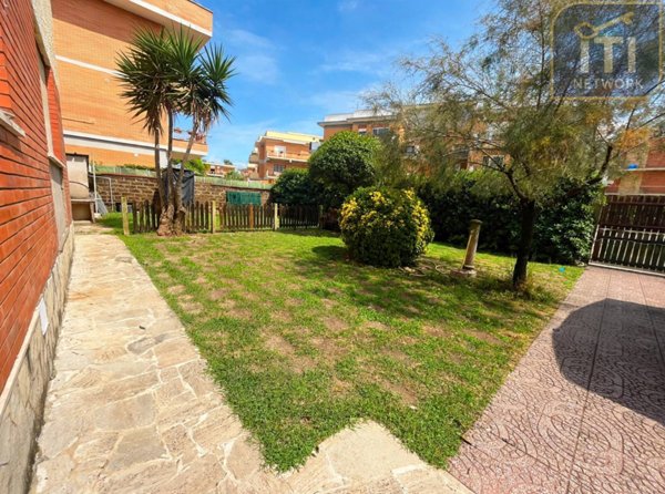 appartamento in vendita ad Ardea in zona Marina di Ardea