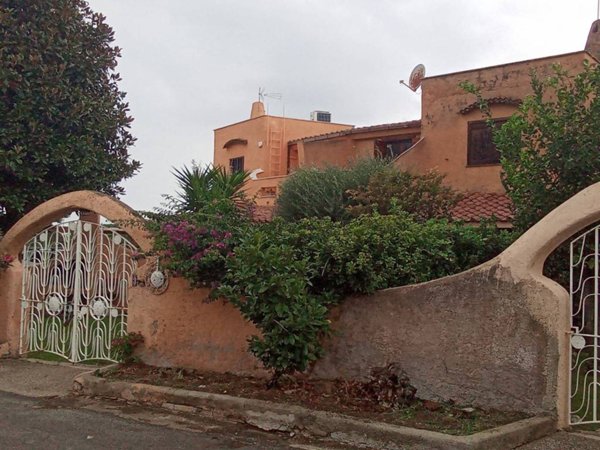 casa indipendente in vendita ad Ardea in zona Colle Romito