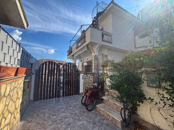 casa indipendente in vendita ad Ardea