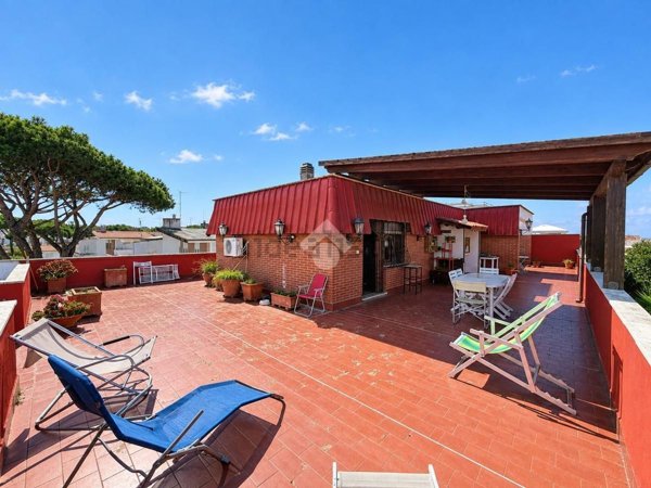 appartamento in vendita ad Ardea in zona Marina di Ardea