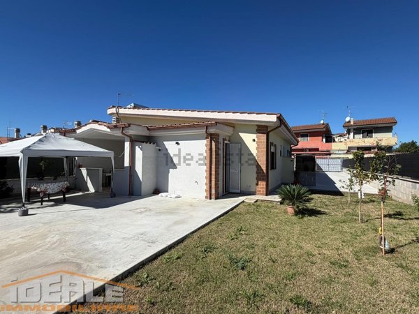 casa indipendente in vendita ad Ardea in zona Nuova California