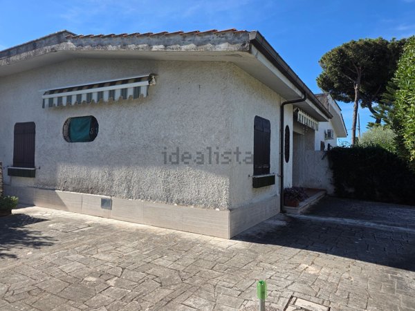 casa indipendente in vendita ad Ardea in zona Colle Romito