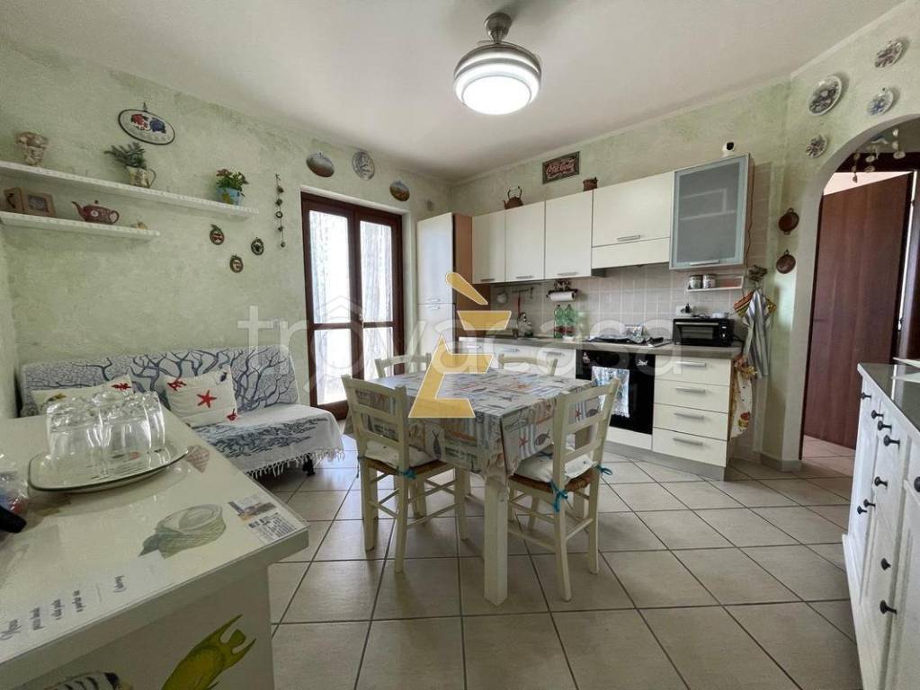 appartamento in vendita ad Ardea in zona Marina di Ardea