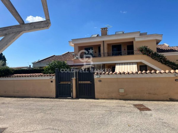 appartamento in vendita ad Ardea in zona Marina di Ardea