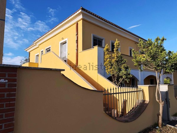 casa indipendente in vendita ad Ardea in zona Marina di Ardea