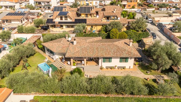 casa indipendente in vendita ad Ardea in zona Nuova Florida