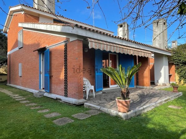 casa indipendente in vendita ad Ardea in zona Marina di Ardea