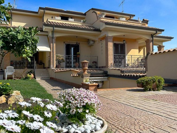 casa indipendente in vendita ad Ardea in zona Nuova Florida