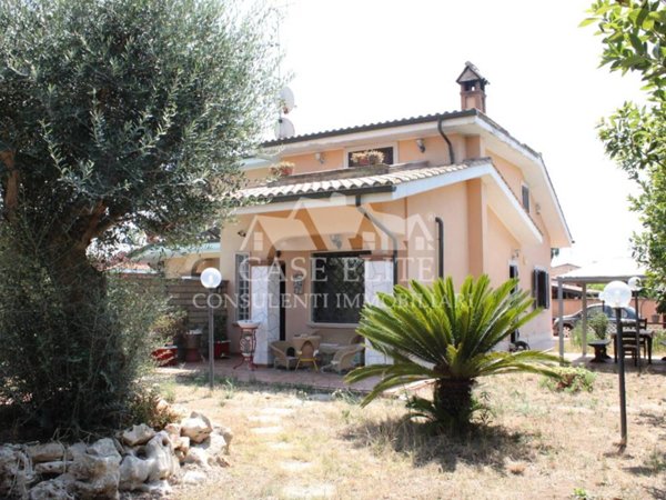 casa indipendente in vendita ad Ardea in zona Marina di Ardea