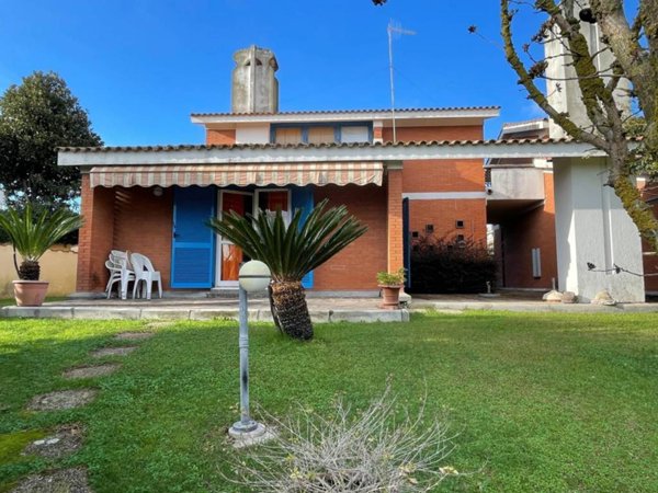 casa indipendente in vendita ad Ardea in zona Marina di Ardea