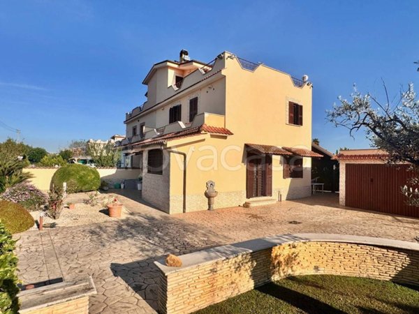 casa indipendente in vendita ad Ardea in zona Banditella