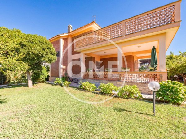casa indipendente in vendita ad Ardea in zona Colle Romito