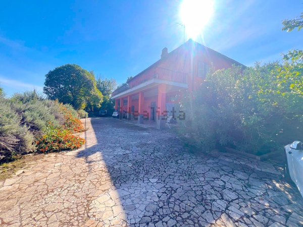 casa indipendente in vendita ad Ardea in zona Montagnano