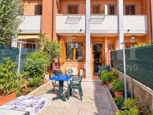 appartamento in vendita ad Ardea in zona Marina di Ardea