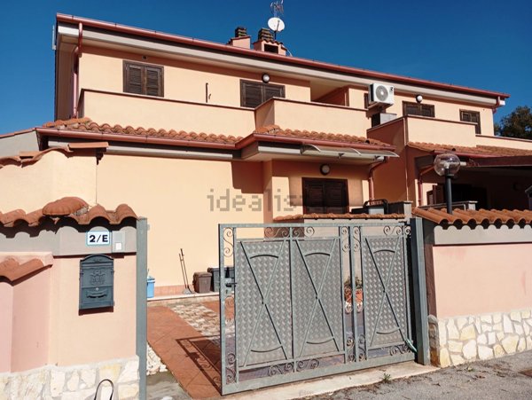 appartamento in vendita ad Ardea in zona Colle Romito