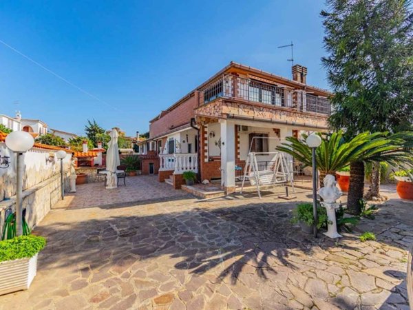 casa indipendente in vendita ad Ardea in zona Colle Romito