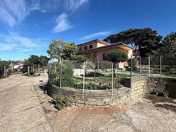 casa indipendente in vendita ad Ardea in zona Nuova Florida