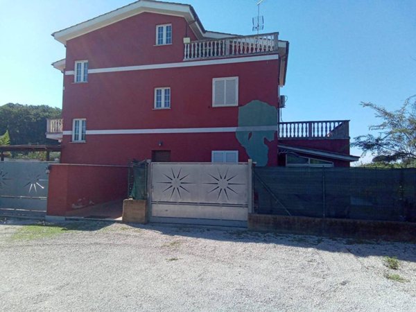casa indipendente in vendita ad Ardea in zona Banditella